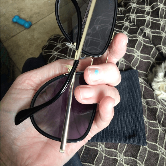 READ** Quay POLARIZED LL IN MINI READ Stylish Black and Gold Sunglasses main image 8